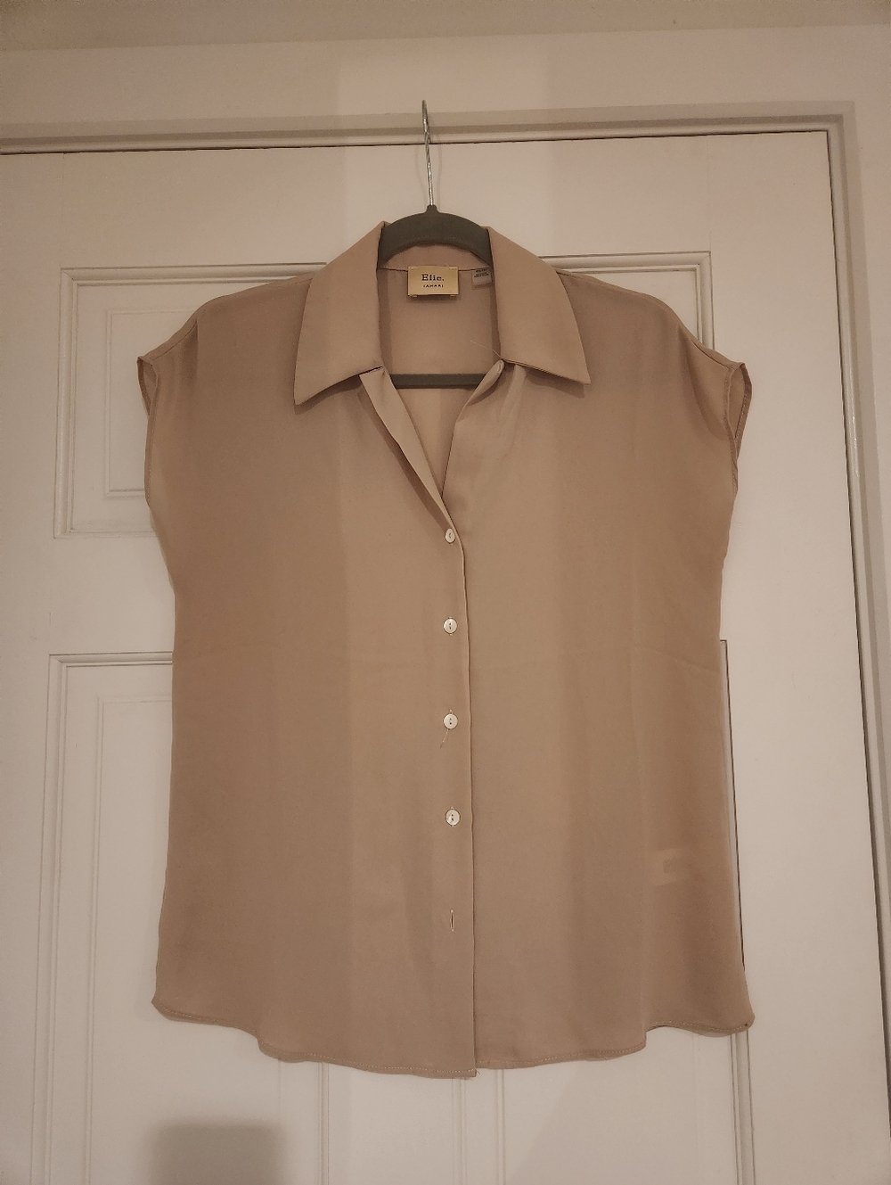 Elie Tahari Light Beige button short sleeve shirt